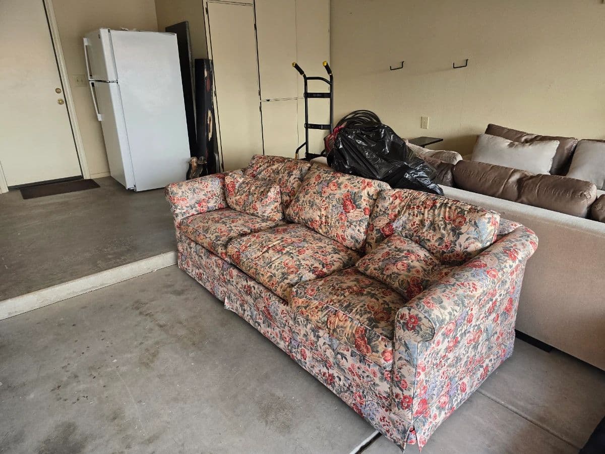 Husband and wife Estate sales photo 4
