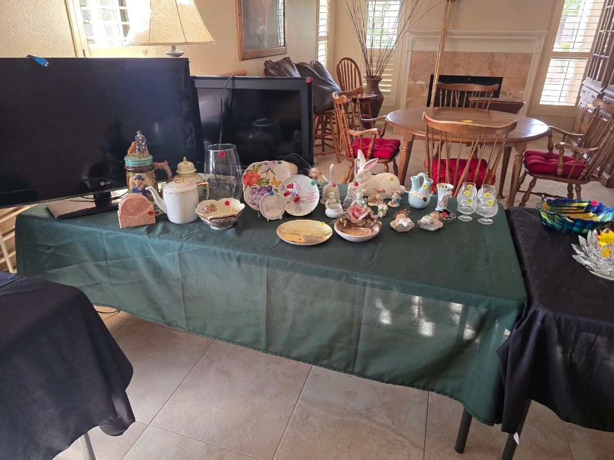Husband and wife Estate sales photo 8