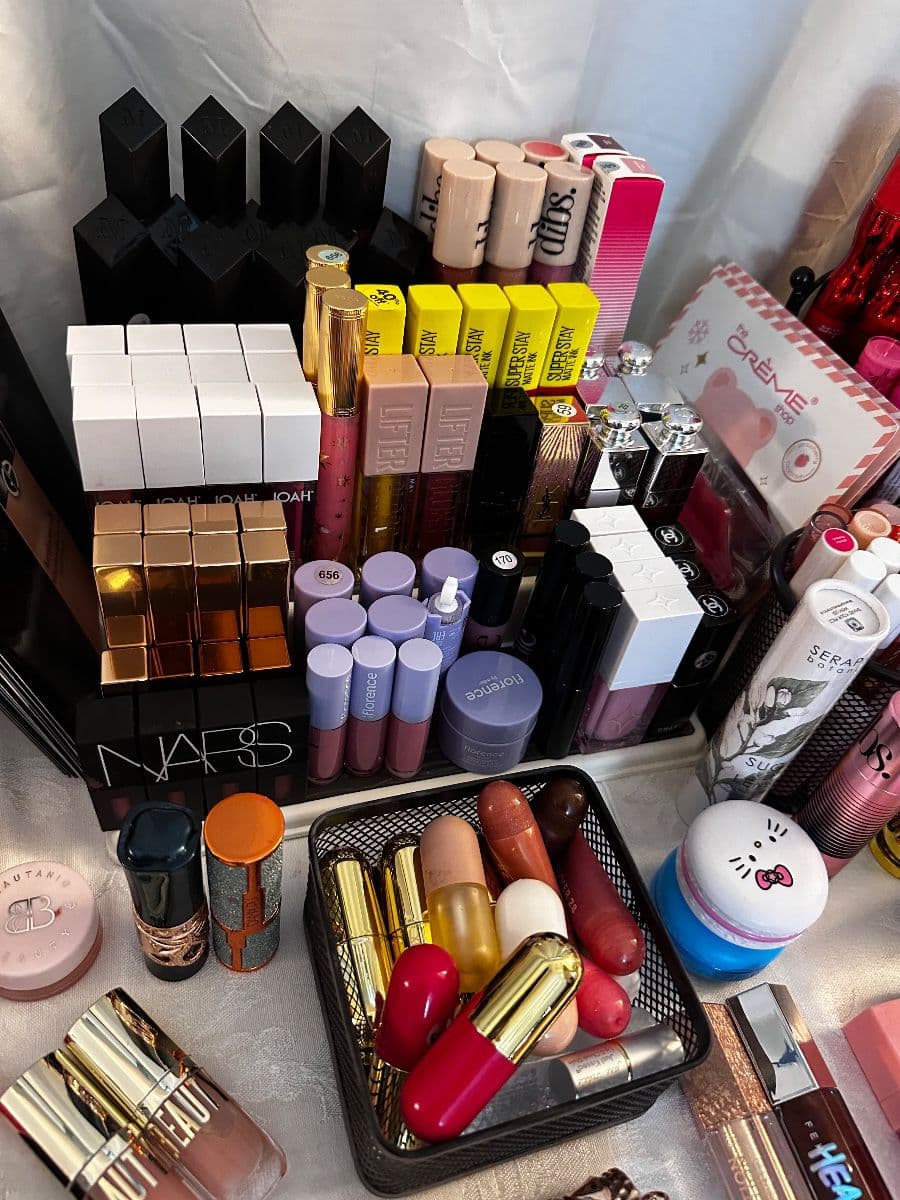 Glamour Galore! Beauty, Christmas & Everything in Between. photo 1