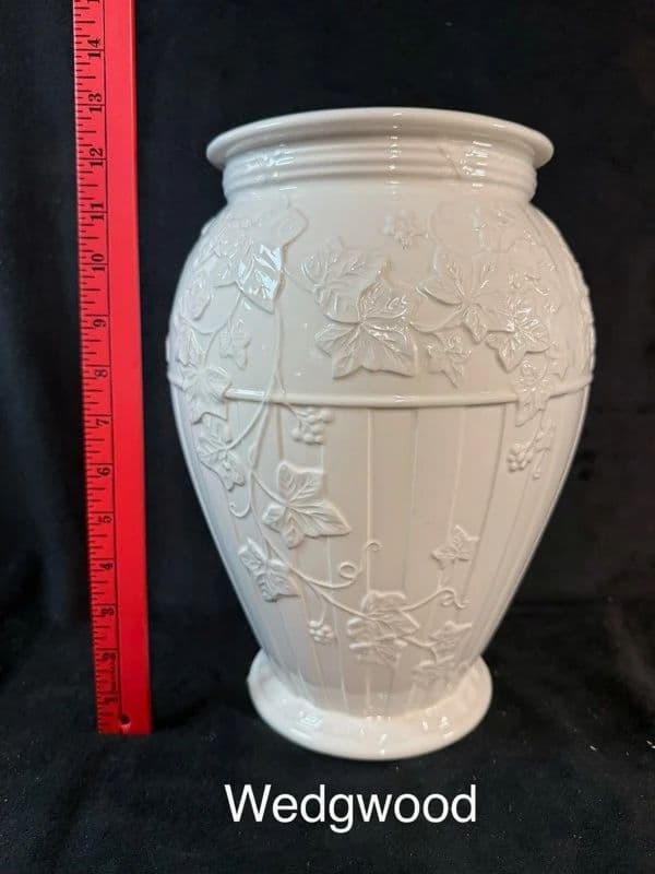 Lalique Crystal, Vintage Collectibles, Designer Brands, Pyrex, Toys & More – Hopkins, MN photo 9