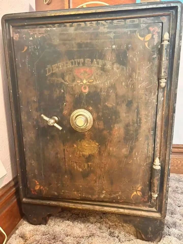 5 Generation Estate Sale photo 3