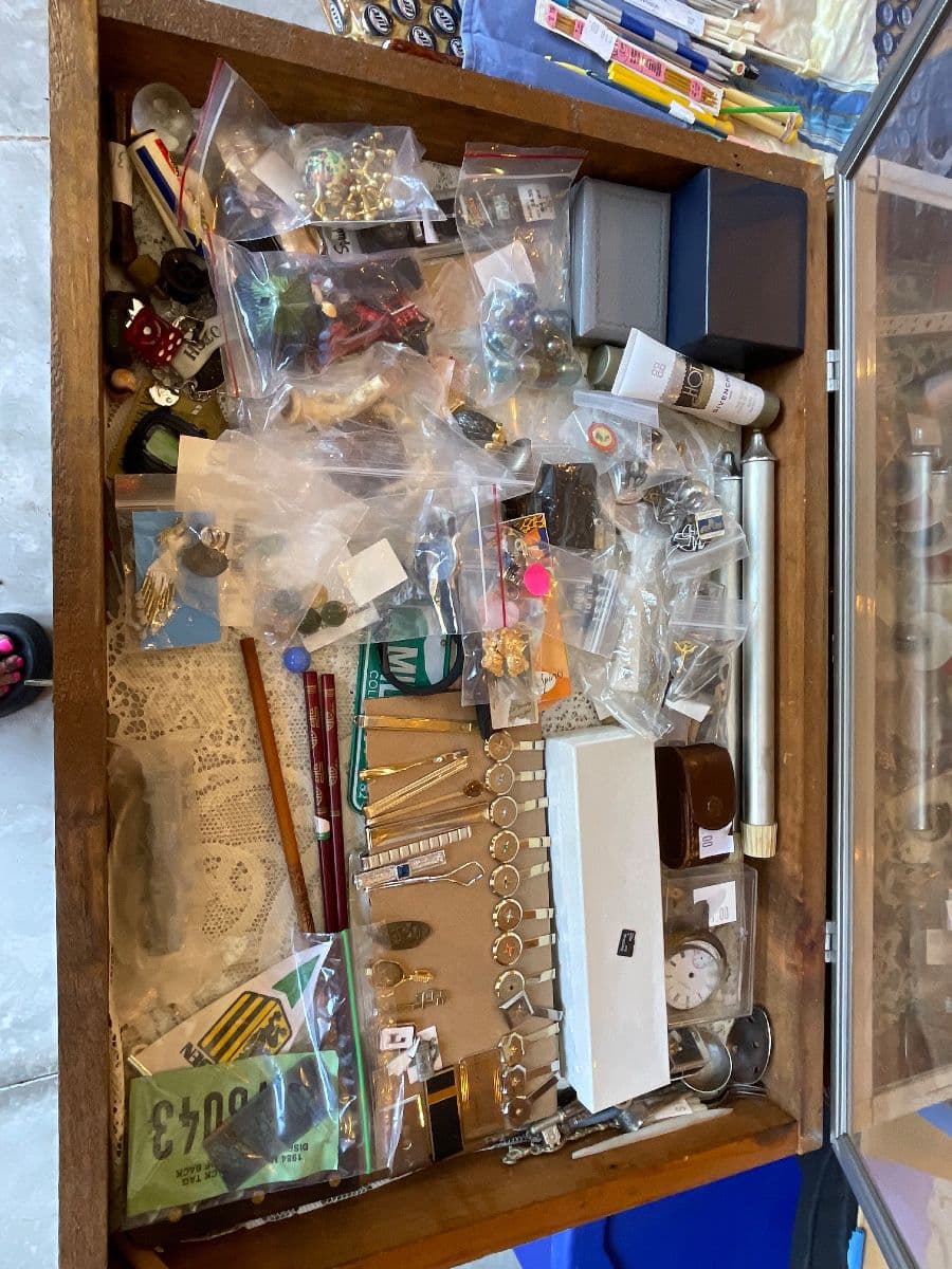 LAST MINUTE! 2 DAY! FRI/SAT BAG SALE/MAGNIFICENT MILFORD BARN ESTATE SALE photo 9